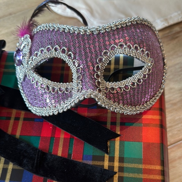 Elegant Purple Sequin Mask - Picture 1 of 1